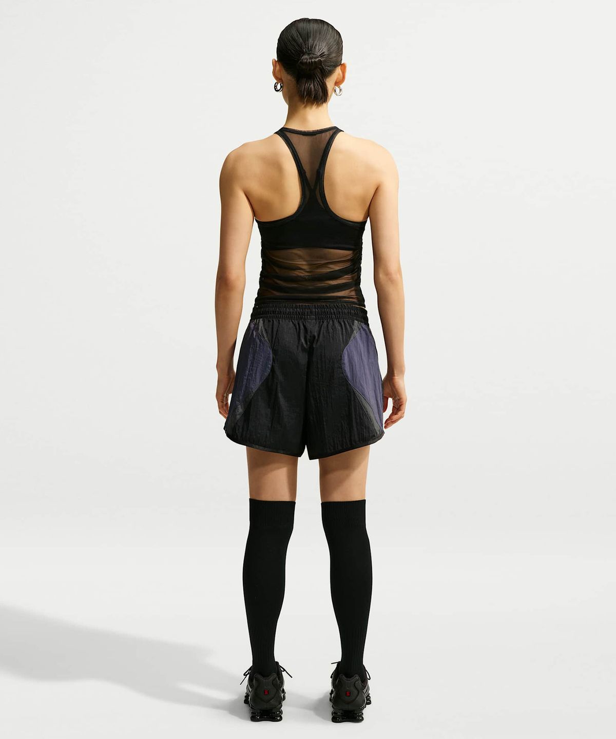나이키(NIKE) 스포츠웨어 루즈 미드라이즈 트랙 쇼츠 W - 블랙:그리드아이언:앤트러사이트:블랙 / IM8404-010