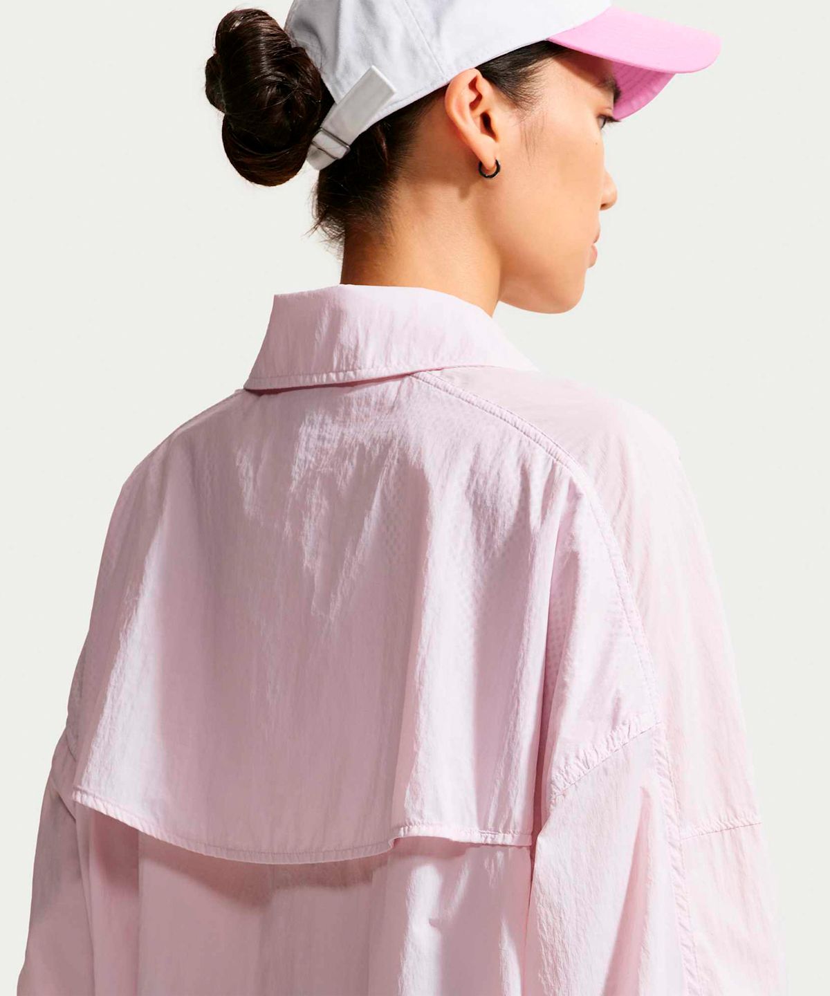나이키(NIKE) 스포츠웨어 오버사이즈 경량 UV 재킷 W - 블리치트 라일락:세일 / IO1521-583