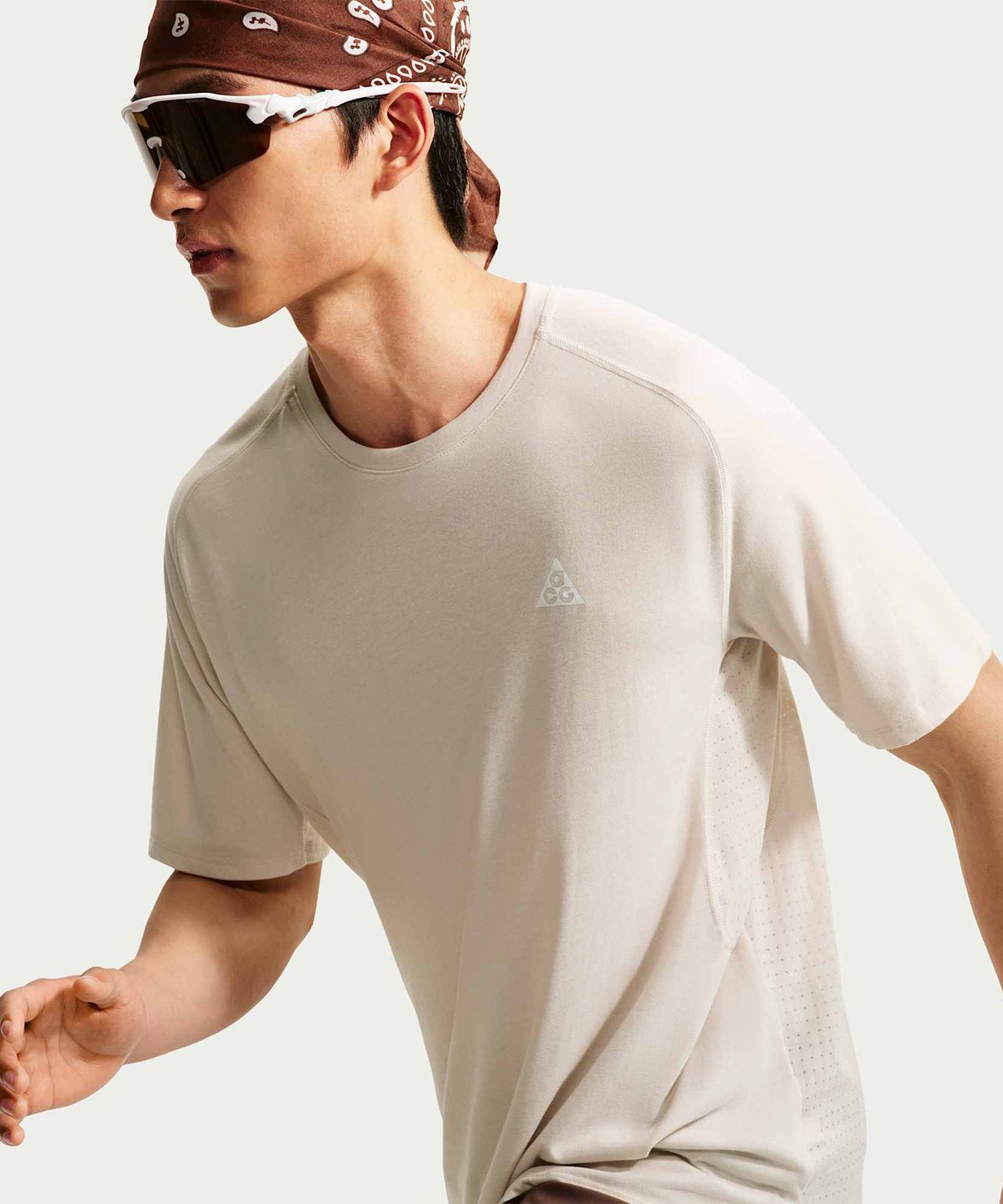 나이키(NIKE) ACG 솔라 체이스 드라이 핏 ADV 트레일 러닝 탑 M - 라이트 오어우드 브라운:서밋 화이트 / IO9678-104