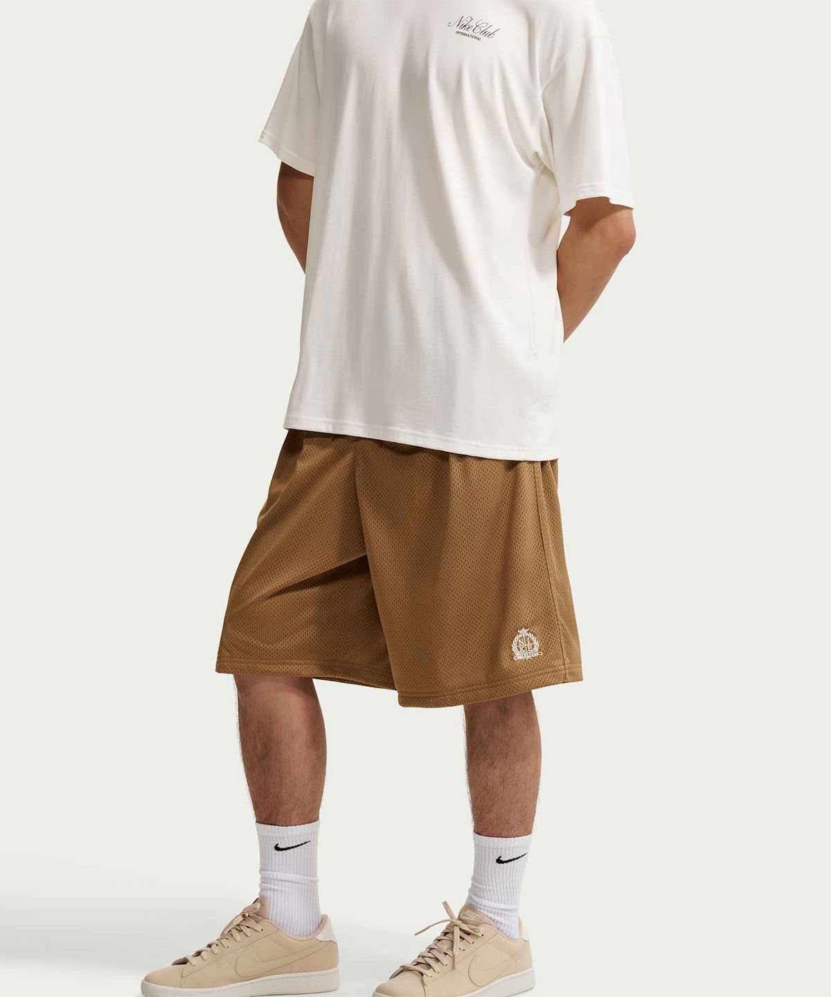 나이키(NIKE) 스포츠웨어 클럽 메쉬 쇼츠 M - 에일 브라운:라이트 오어우드 브라운 / IQ6257-270