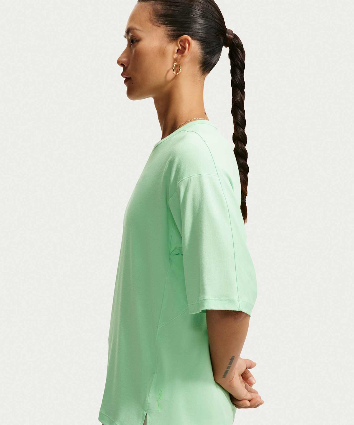 나이키(NIKE) 24.7 임파서블리소프트 라이트 드라이 핏 반소매 티셔츠 W - 큐컴버 캄:일루전 그린 / IQ9333-391
