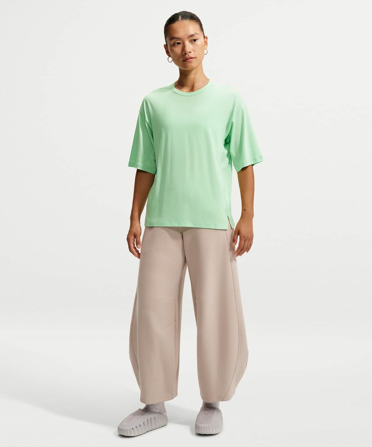 나이키(NIKE) 24.7 임파서블리소프트 라이트 드라이 핏 반소매 티셔츠 W - 큐컴버 캄:일루전 그린 / IQ9333-391