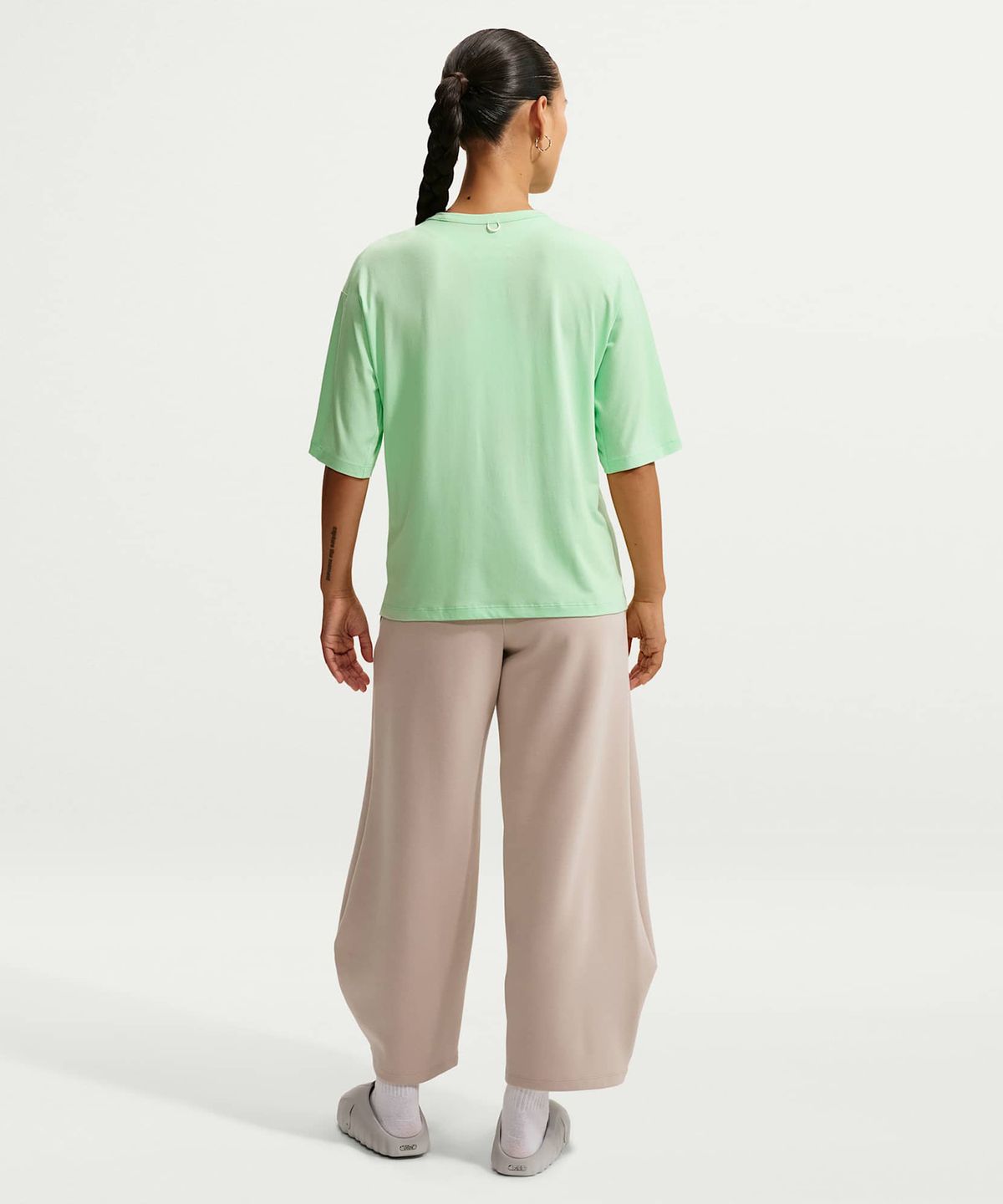 나이키(NIKE) 24.7 임파서블리소프트 라이트 드라이 핏 반소매 티셔츠 W - 큐컴버 캄:일루전 그린 / IQ9333-391