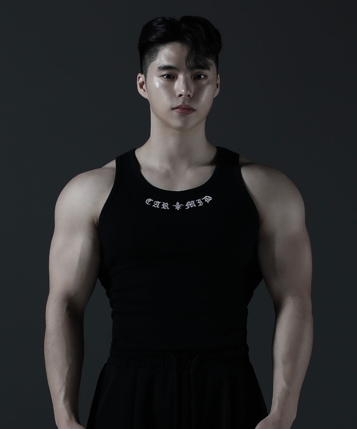 카미드(CARMID) 노블 고딕 문양 슬리브리스 [블랙]