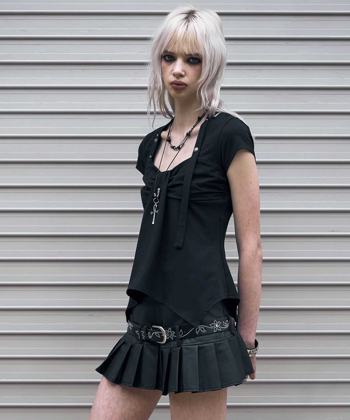 낫노잉(NOTKNOWING) Ribbon Drape Stud Top (BLACK)