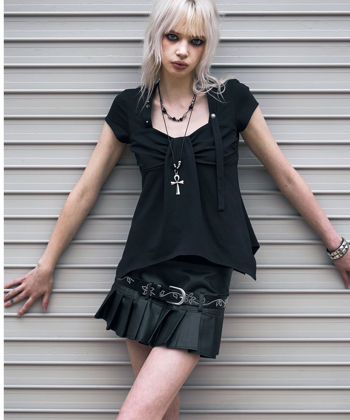 낫노잉(NOTKNOWING) Ribbon Drape Stud Top (BLACK)