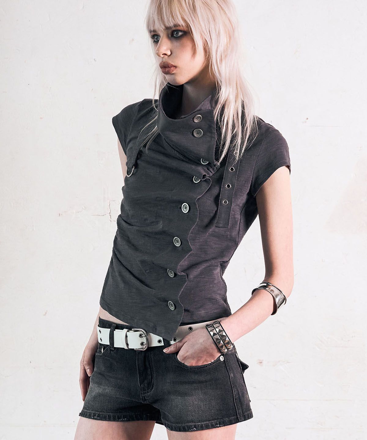 낫노잉(NOTKNOWING) Drape Button Shirring Top (GREY)