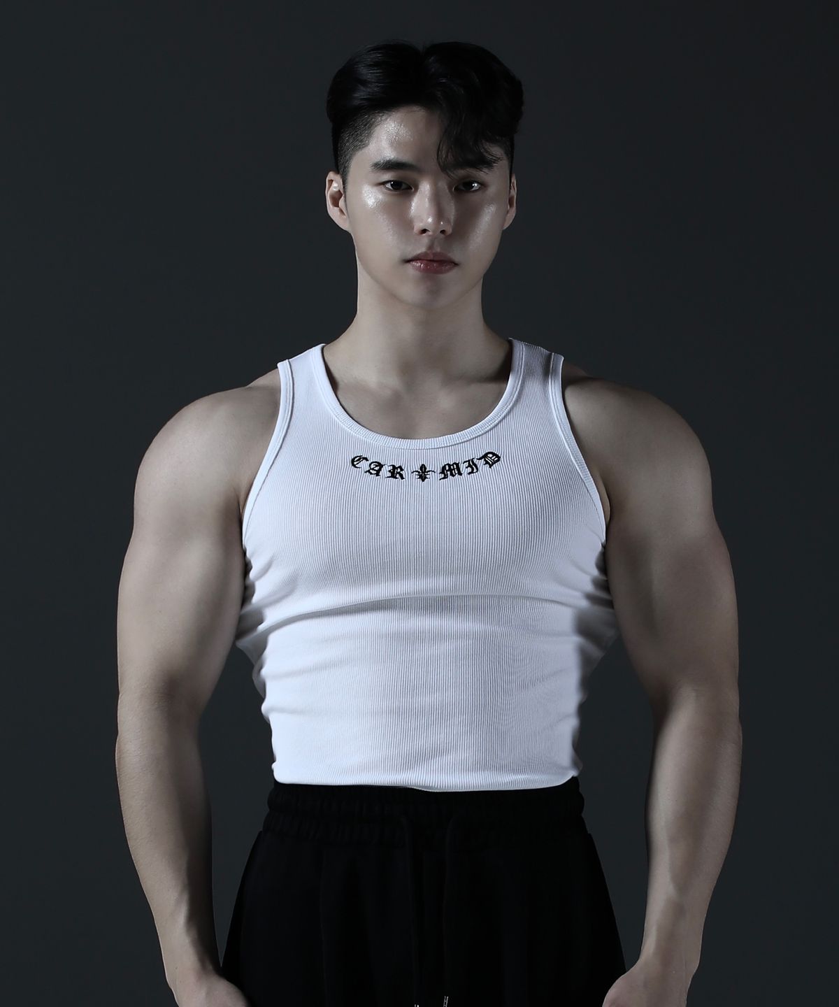 카미드(CARMID) 노블 고딕 문양 슬리브리스 [화이트]