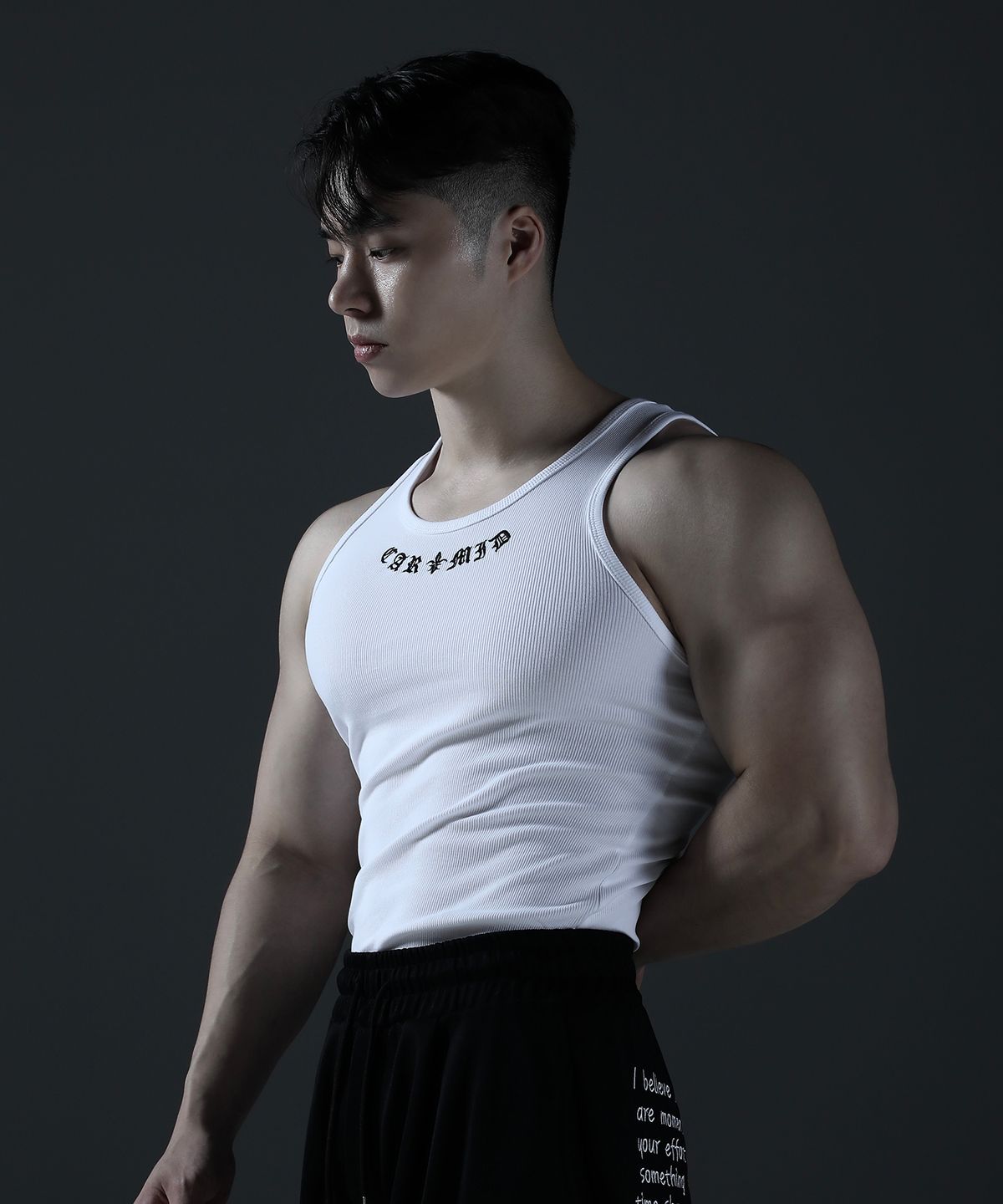 카미드(CARMID) 노블 고딕 문양 슬리브리스 [화이트]