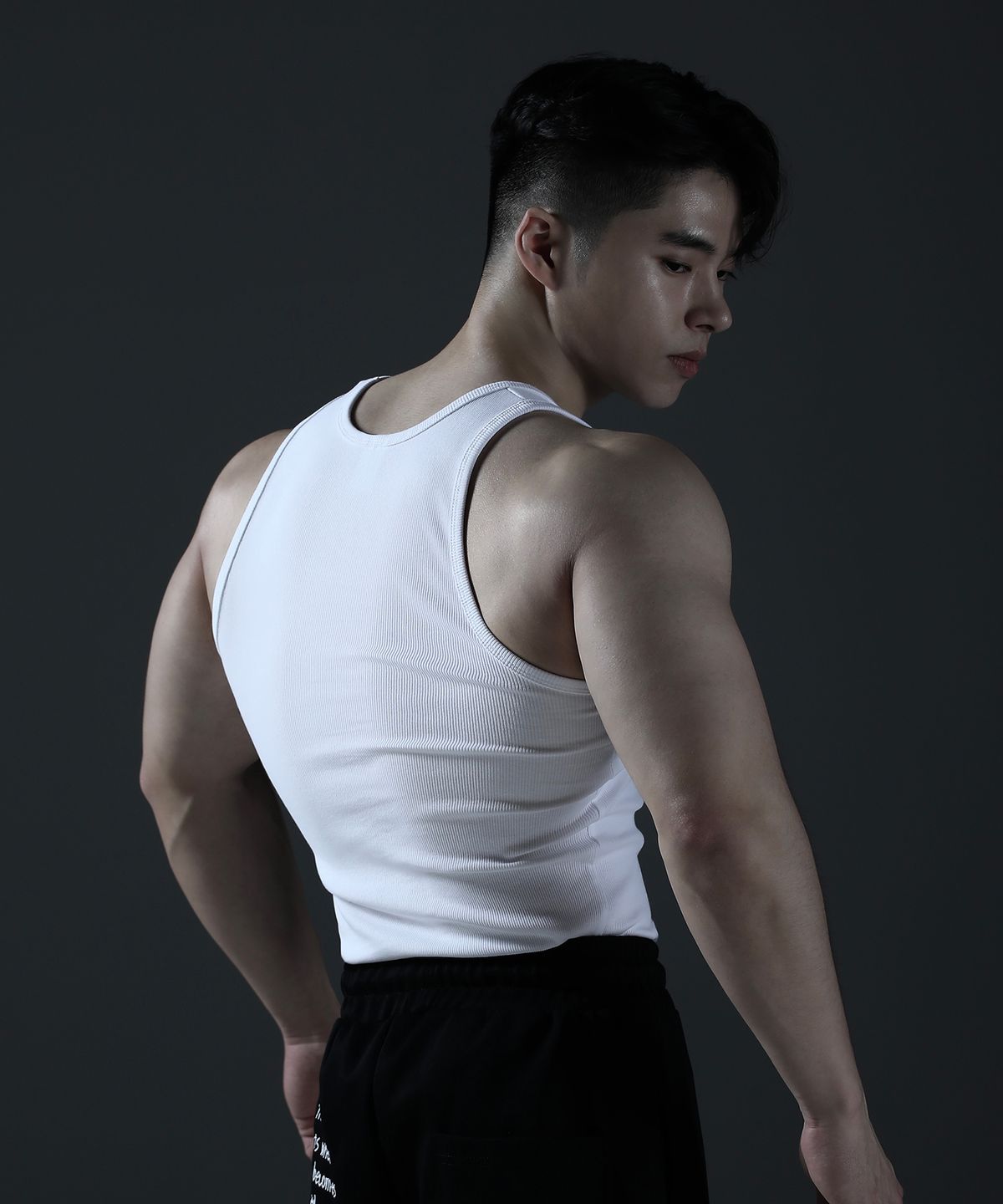 카미드(CARMID) 노블 고딕 문양 슬리브리스 [화이트]