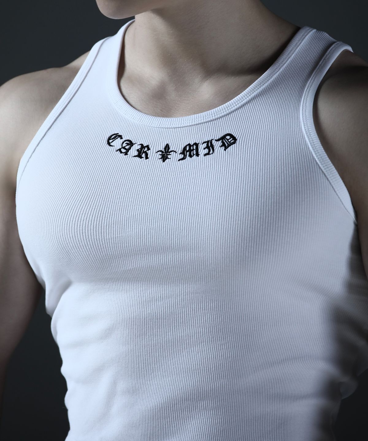 카미드(CARMID) 노블 고딕 문양 슬리브리스 [화이트]