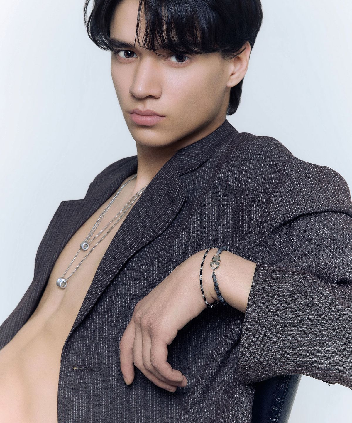 카인드오브(KINDOF) 엠블럼락 비드 팔찌_그레이 Emblem Lock Beads Bracelet_gray