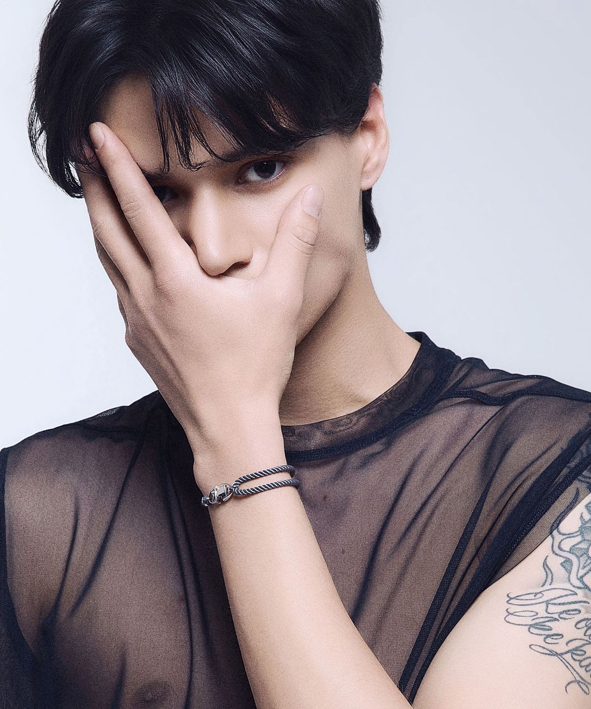 카인드오브(KINDOF) 엠블럼락 로프 팔발찌_그레이 Emblem Lock Rope Bracelet_gray