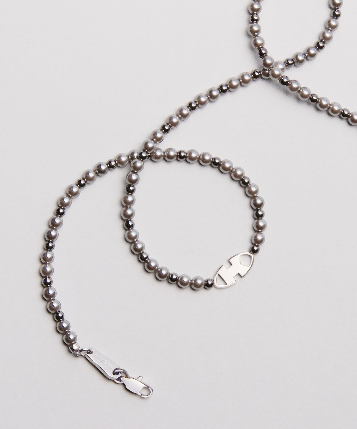 카인드오브(KINDOF) 엠블럼 진주 목걸이_그레이 Emblem pearl Necklace_ Gray