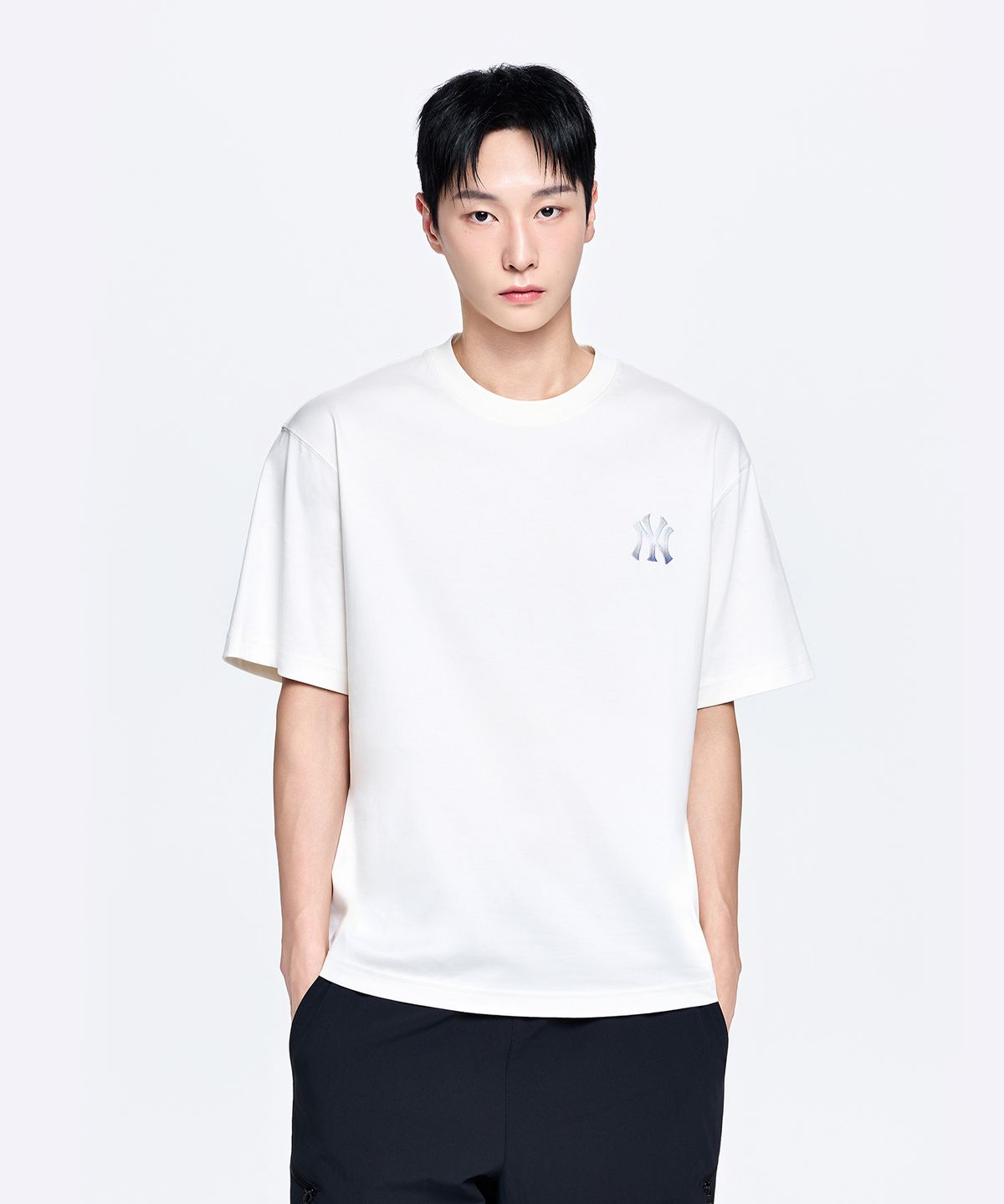 엠엘비(MLB) 모노그램 그라데이션 빅럭스 세미 오버핏 반팔 티셔츠 NY (Cream)