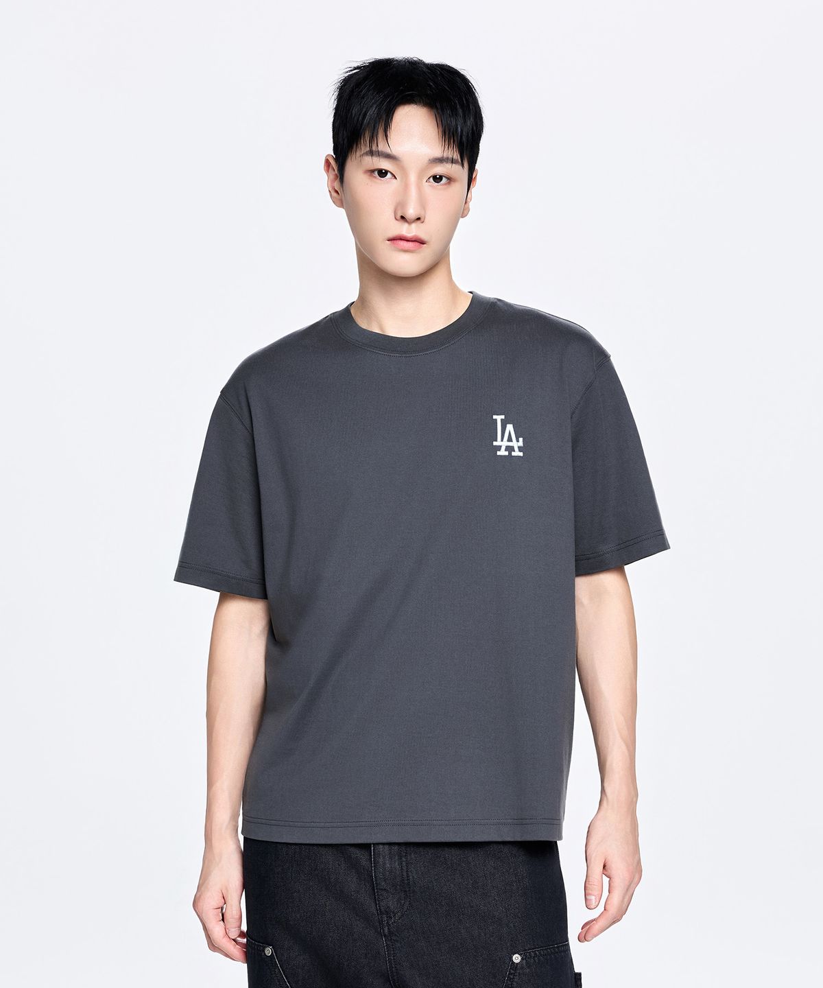 엠엘비(MLB) 모노그램 그라데이션 모노티브 세미 오버핏 반팔 티셔츠 LA (D.Charcoal Grey)