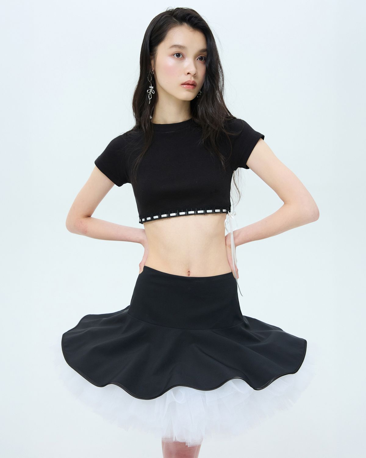 러뷰이(LOVUEE) 단델리온 스커트 블랙