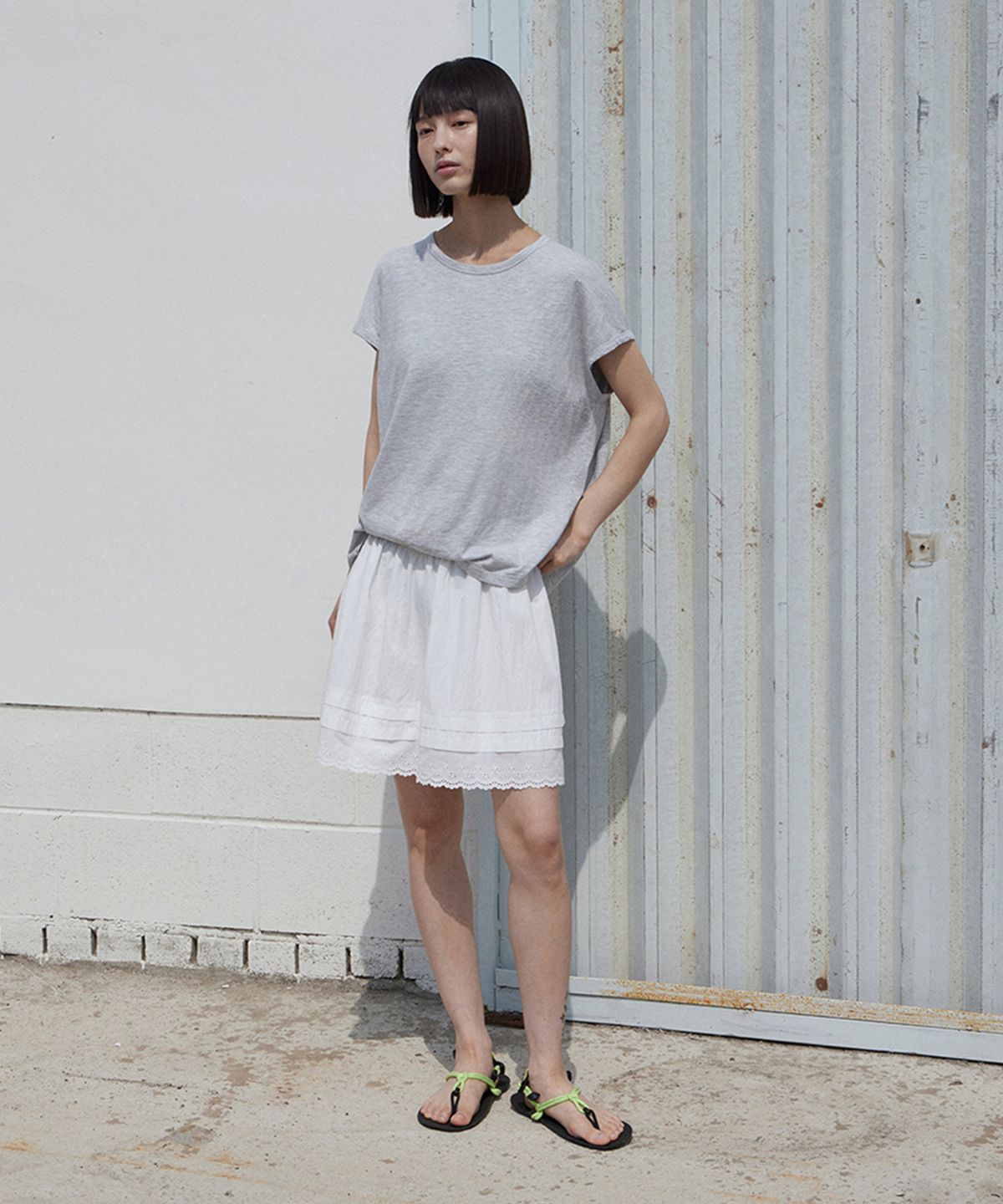 모노크롬(MONOCHROME) [online exclusive] narisha skirt (white)