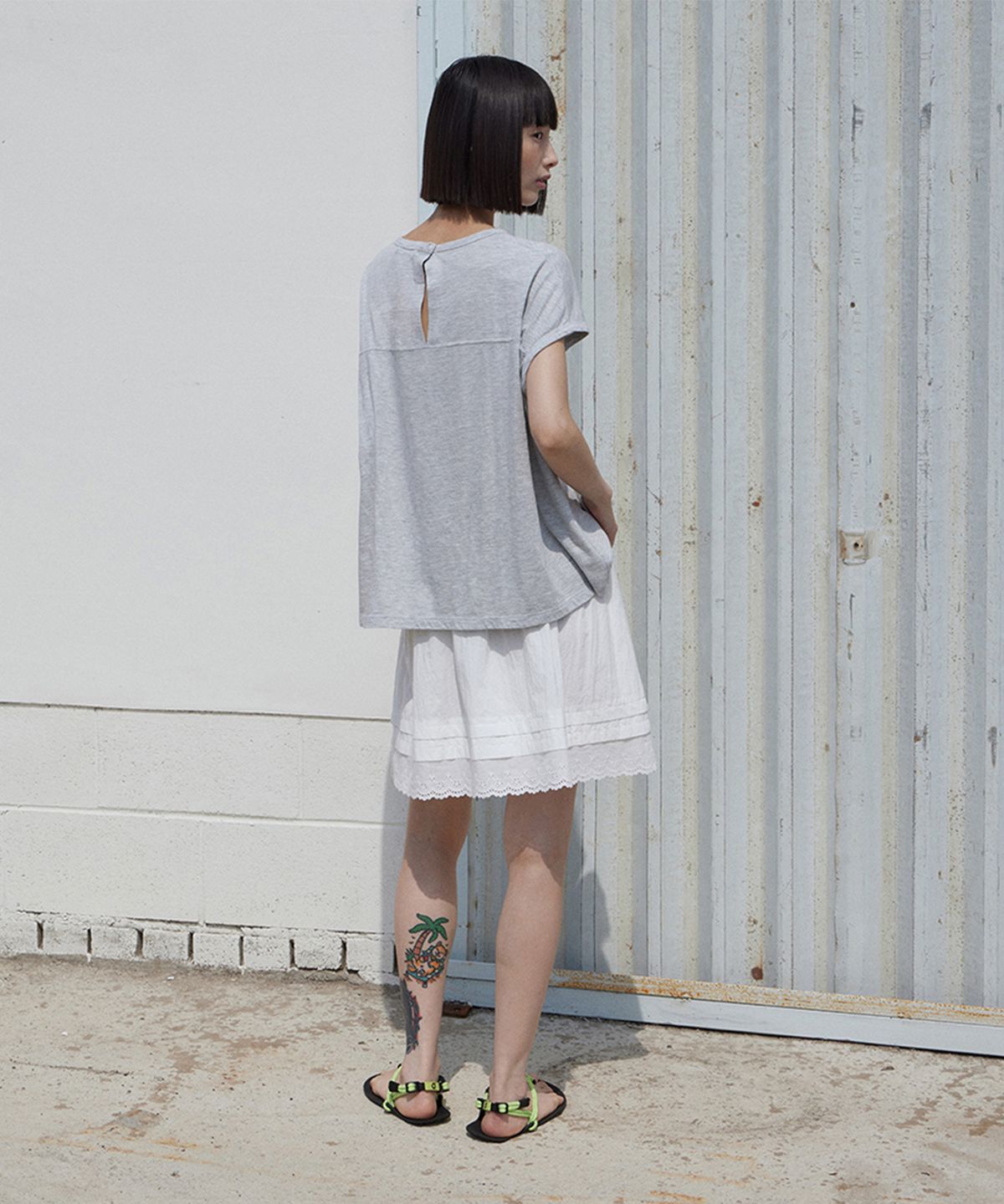 모노크롬(MONOCHROME) [online exclusive] narisha skirt (white)