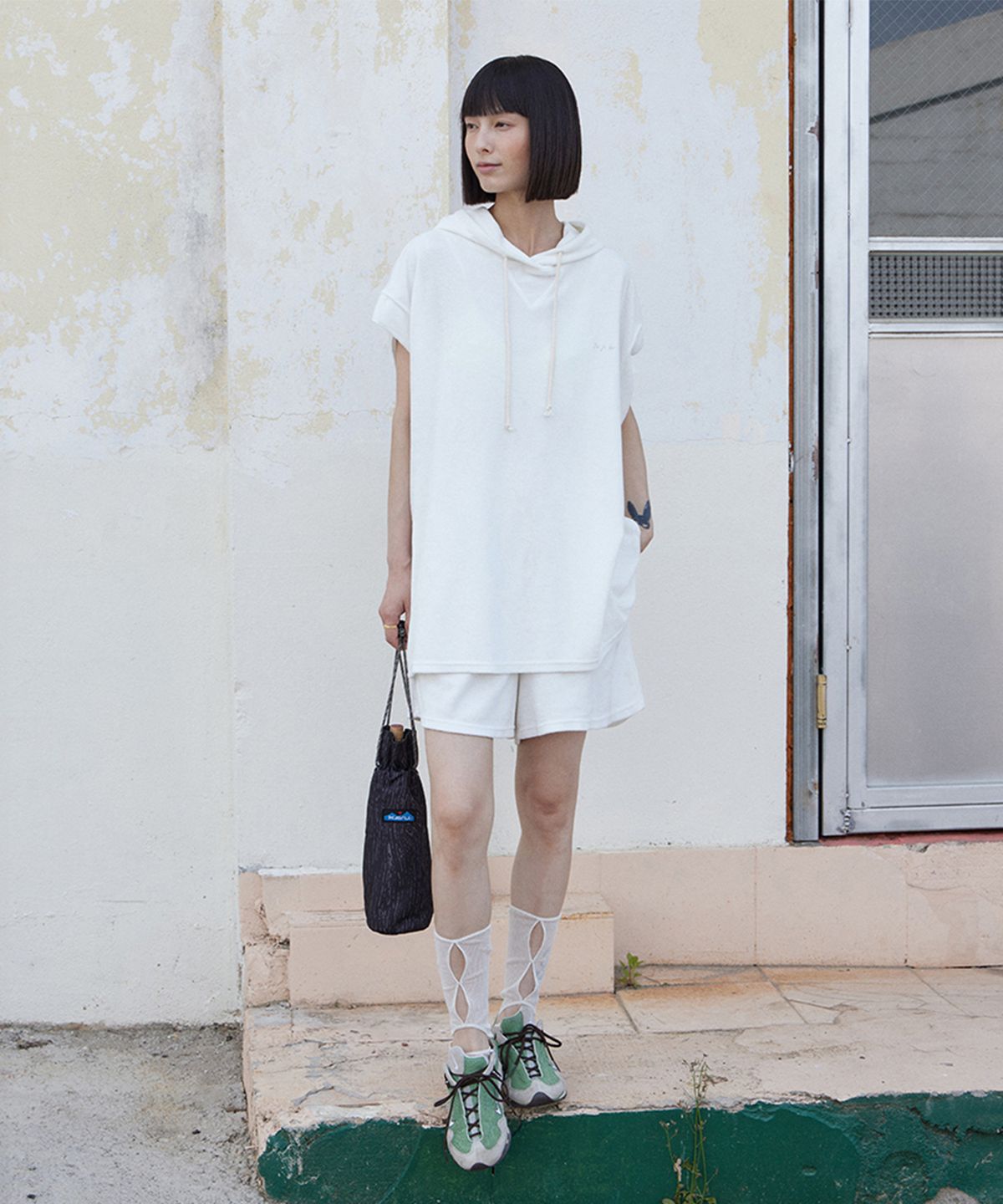모노크롬(MONOCHROME) terry crop top (white)