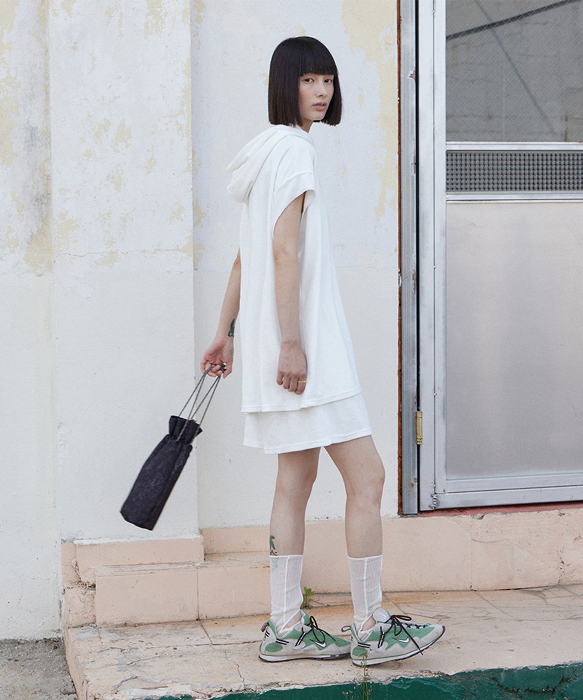 모노크롬(MONOCHROME) terry crop shorts (white)