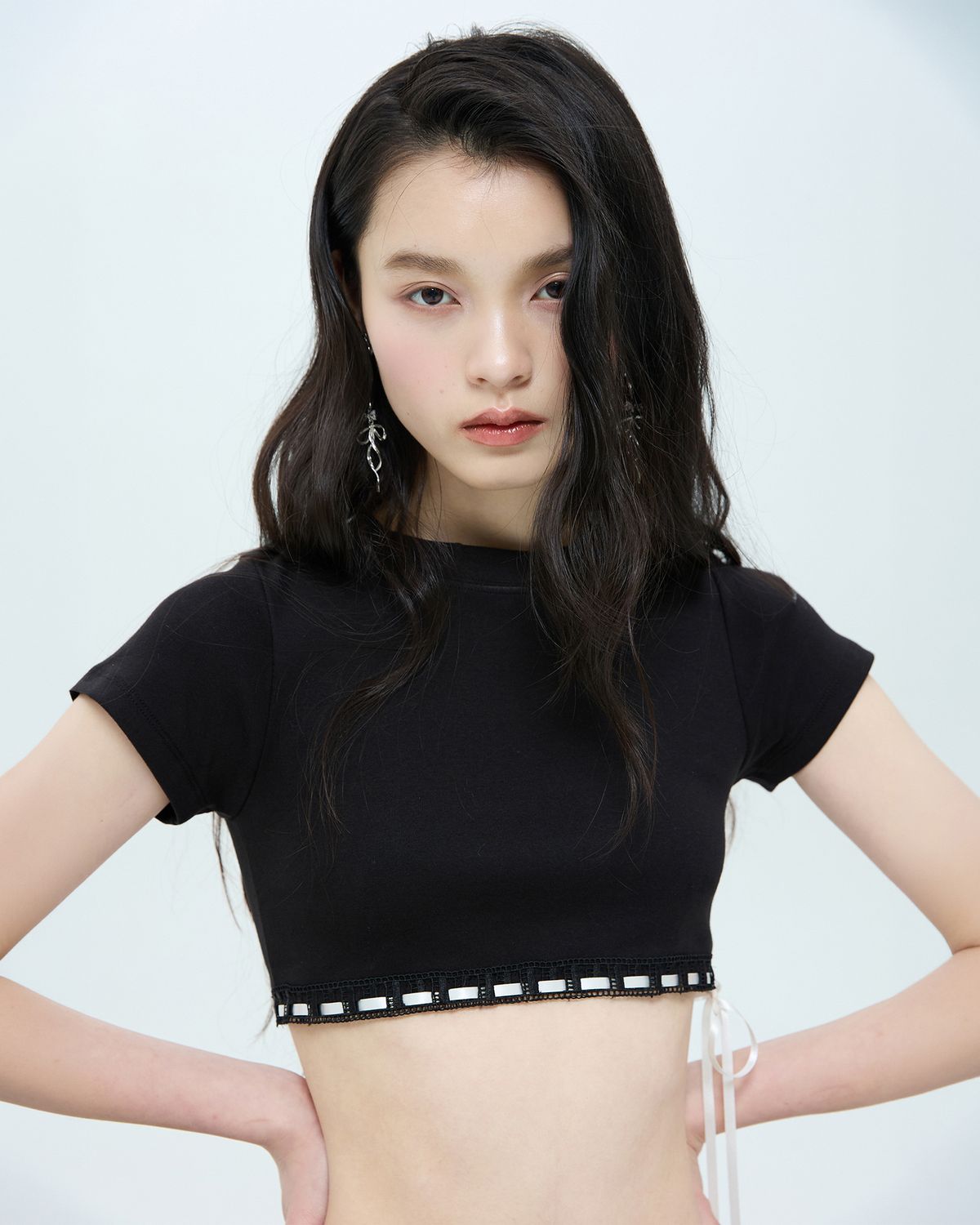 러뷰이(LOVUEE) 클리핑 클럽 티셔츠 블랙