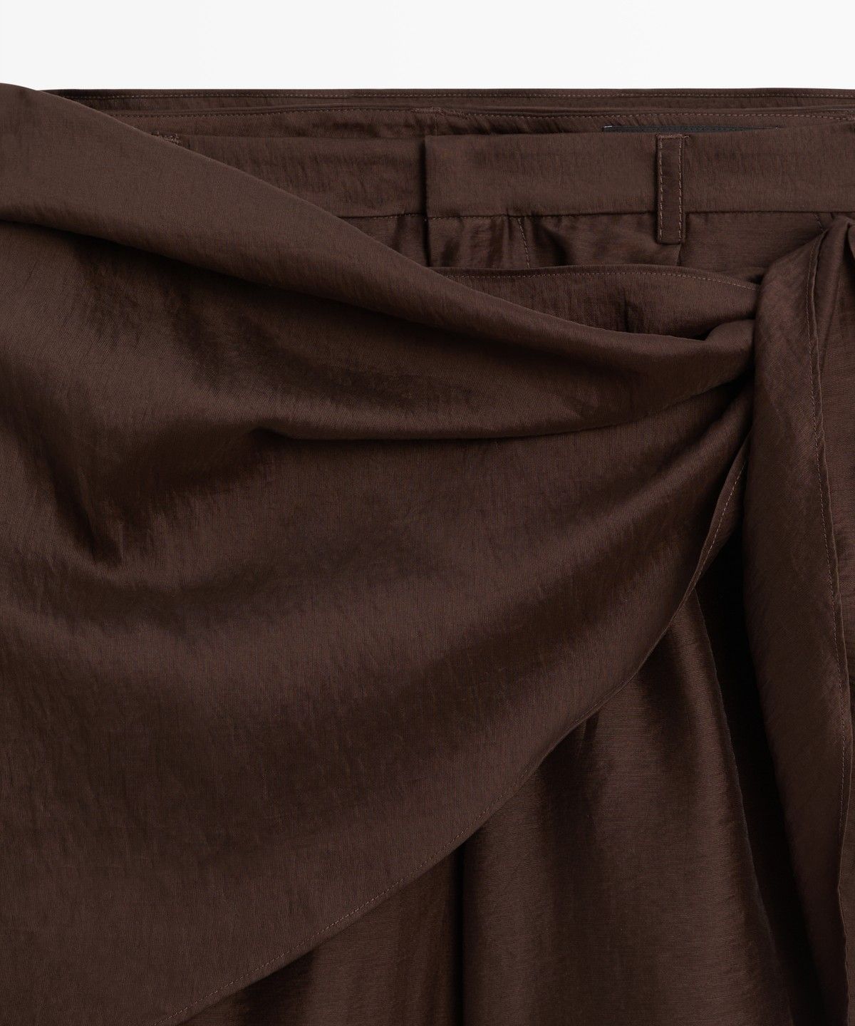 마시모두띠(MASSIMO DUTTI) 스카프 디테일 플루이드 롱 버뮤다 팬츠