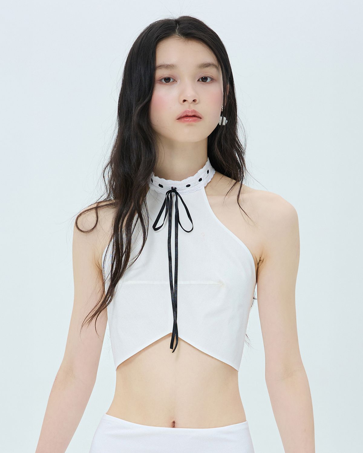 러뷰이(LOVUEE) 리본 인서트 홀터탑 화이트