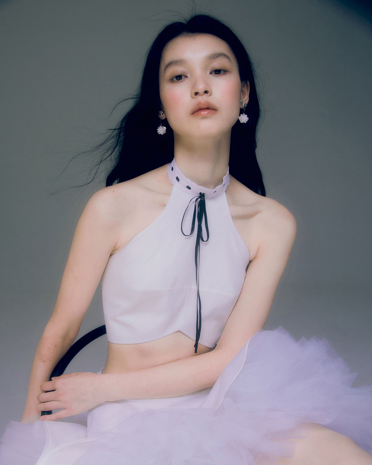 러뷰이(LOVUEE) 리본 인서트 홀터탑 화이트