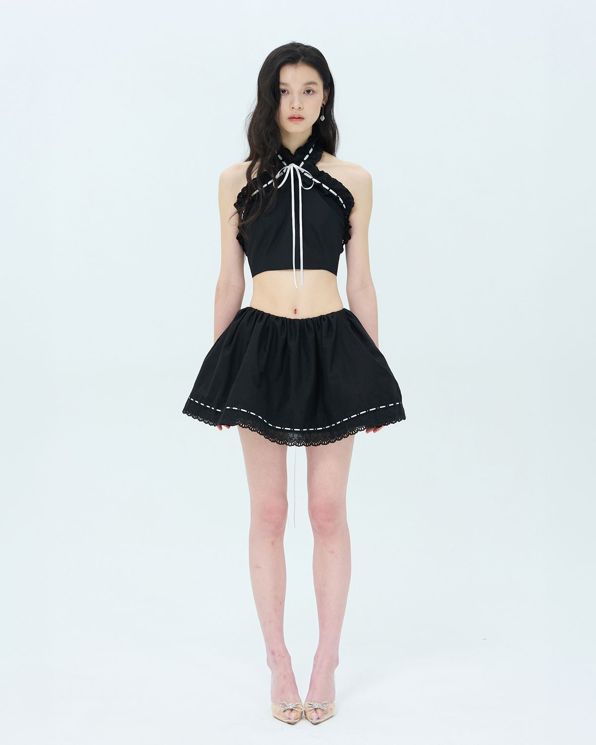 러뷰이(LOVUEE) 앙글레즈 홀터탑 블랙