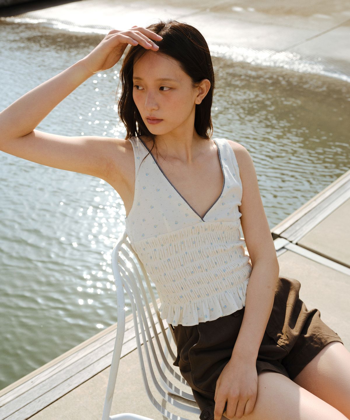 유라고(URAGO) Floral smocked V sleeveless_2colors