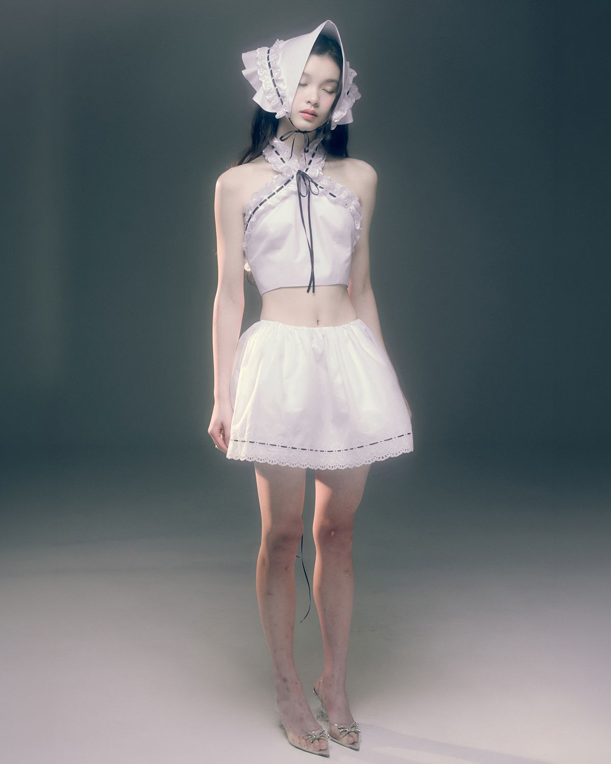 러뷰이(LOVUEE) 앙글레즈 홀터탑 화이트