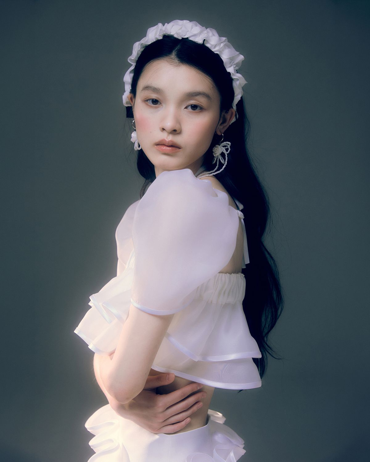 러뷰이(LOVUEE) 오간자 리플 탑 화이트