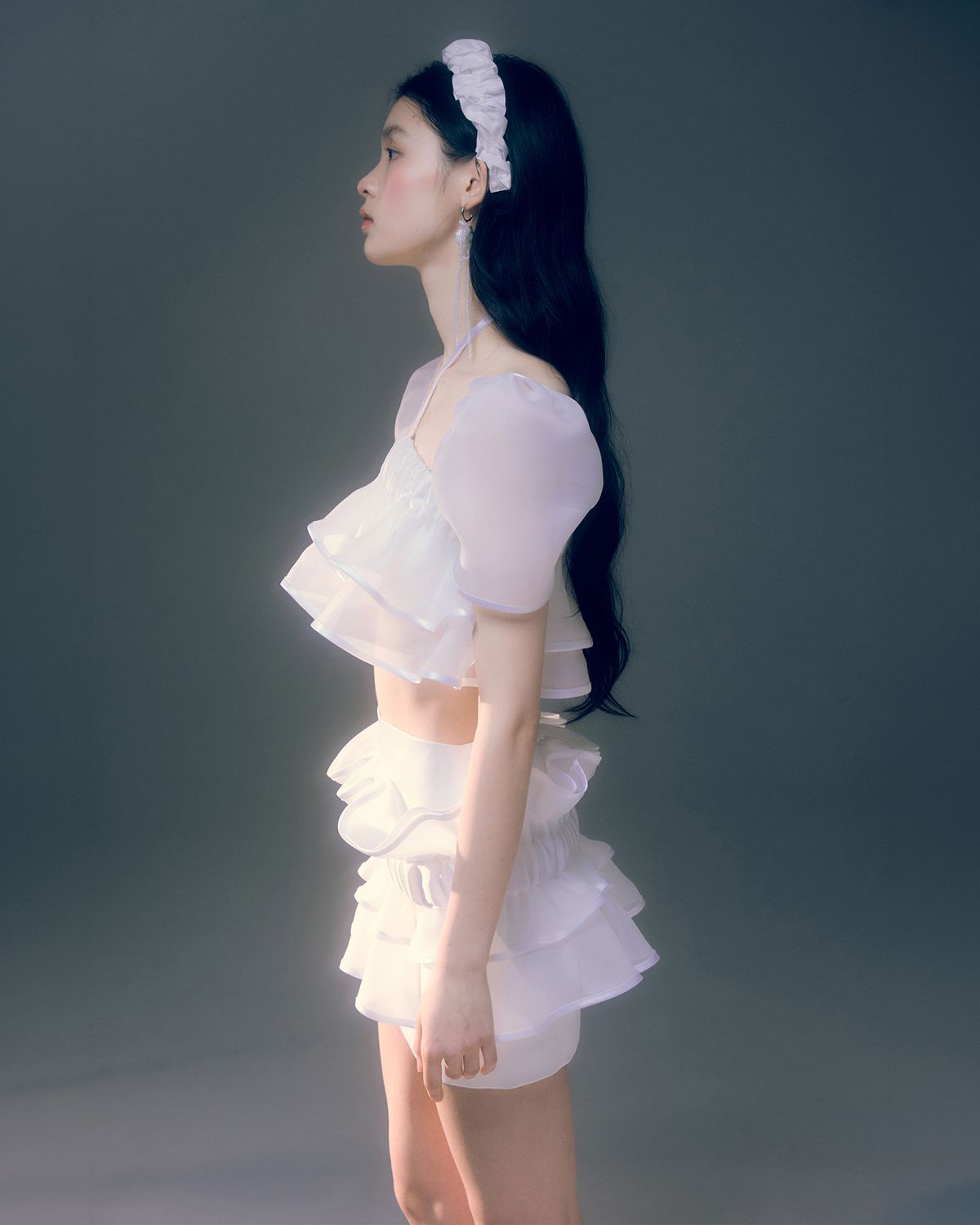 러뷰이(LOVUEE) 오간자 리플 탑 화이트