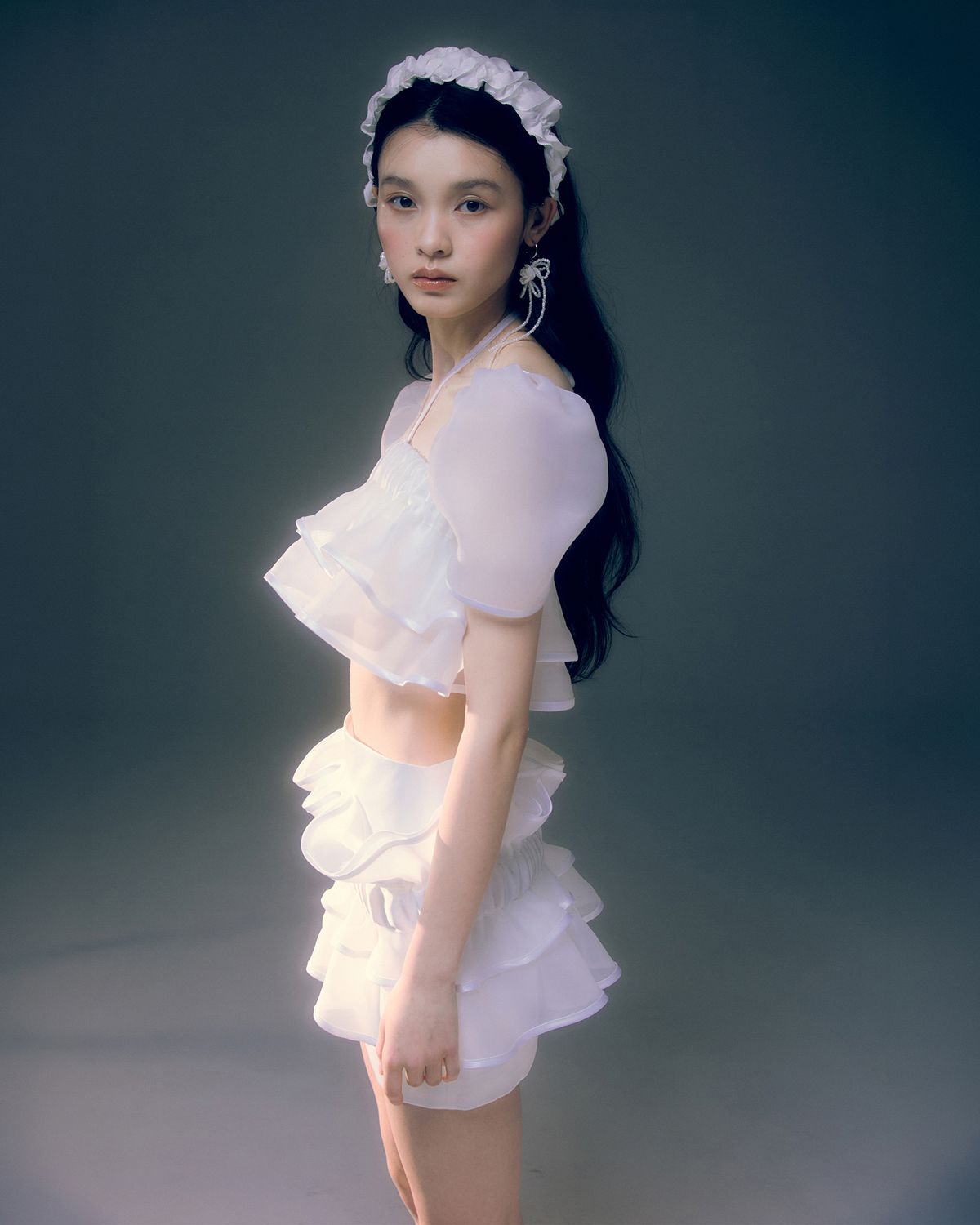 러뷰이(LOVUEE) 오간자 리플 탑 화이트