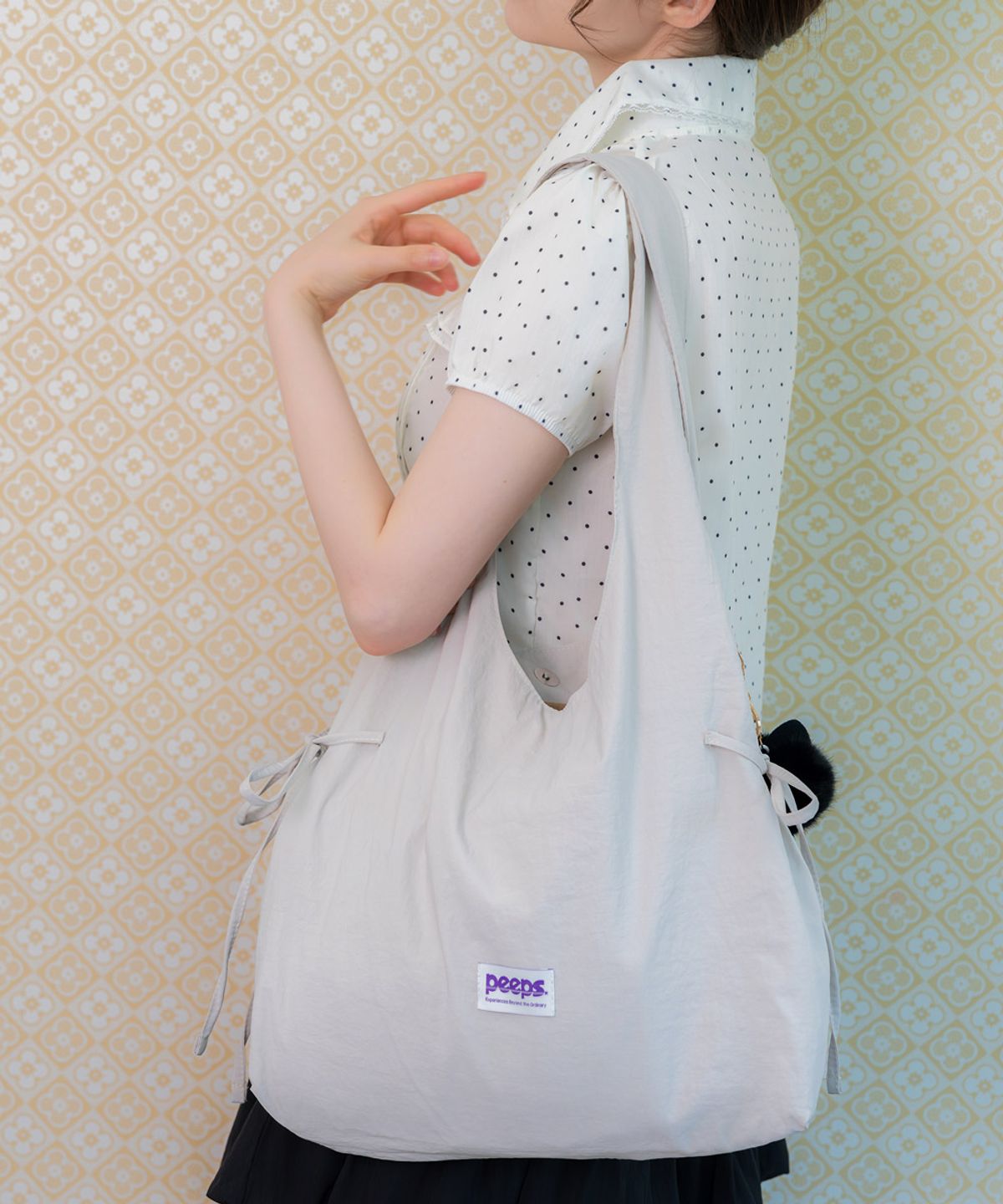 핍스(PEEPS) Soft Ribbon Bag (BEIGE) 리본숄더백 키링포함
