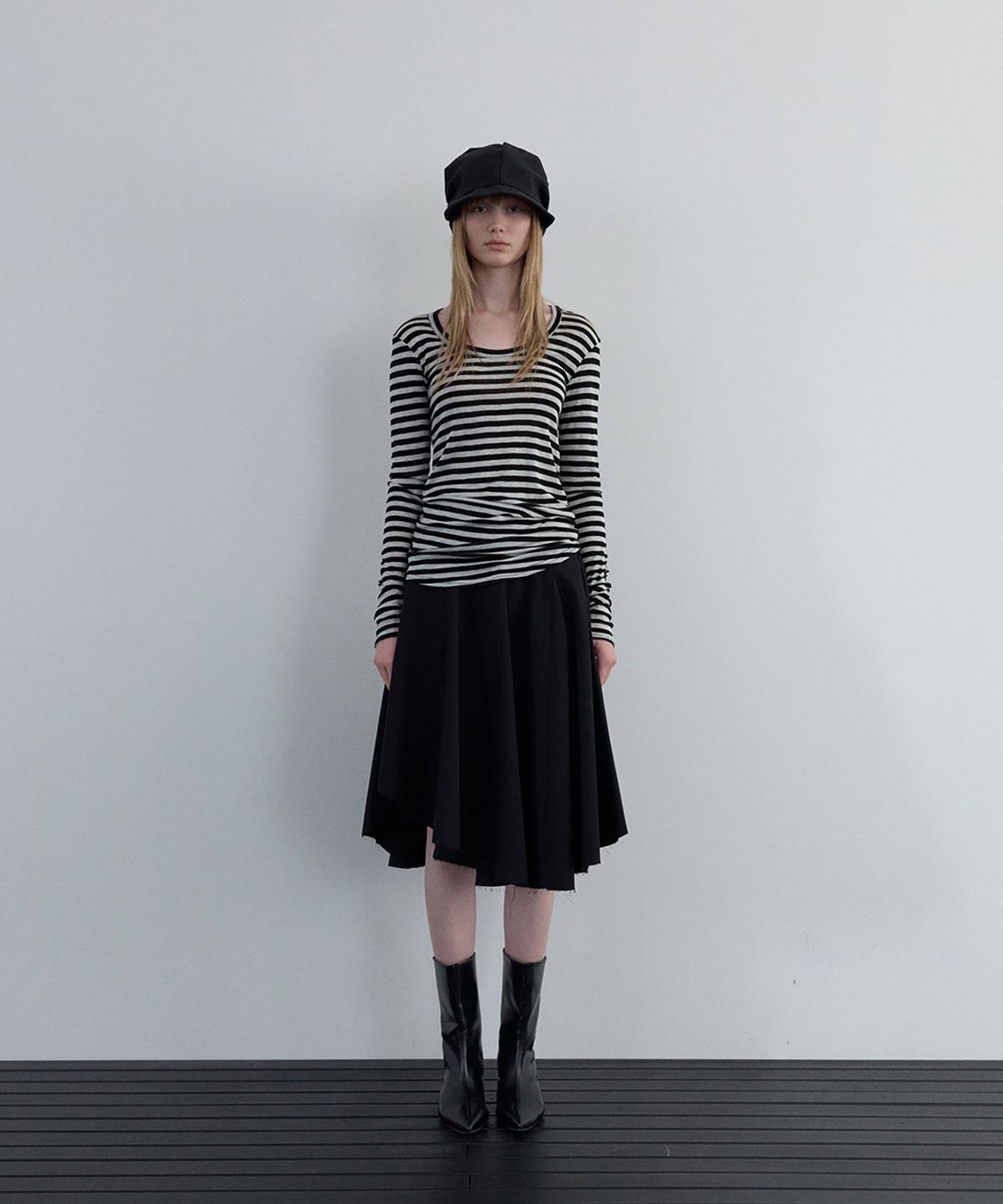 우네씬(UUNE SCENE) Asymmetric Cutting Midi Skirt_Black