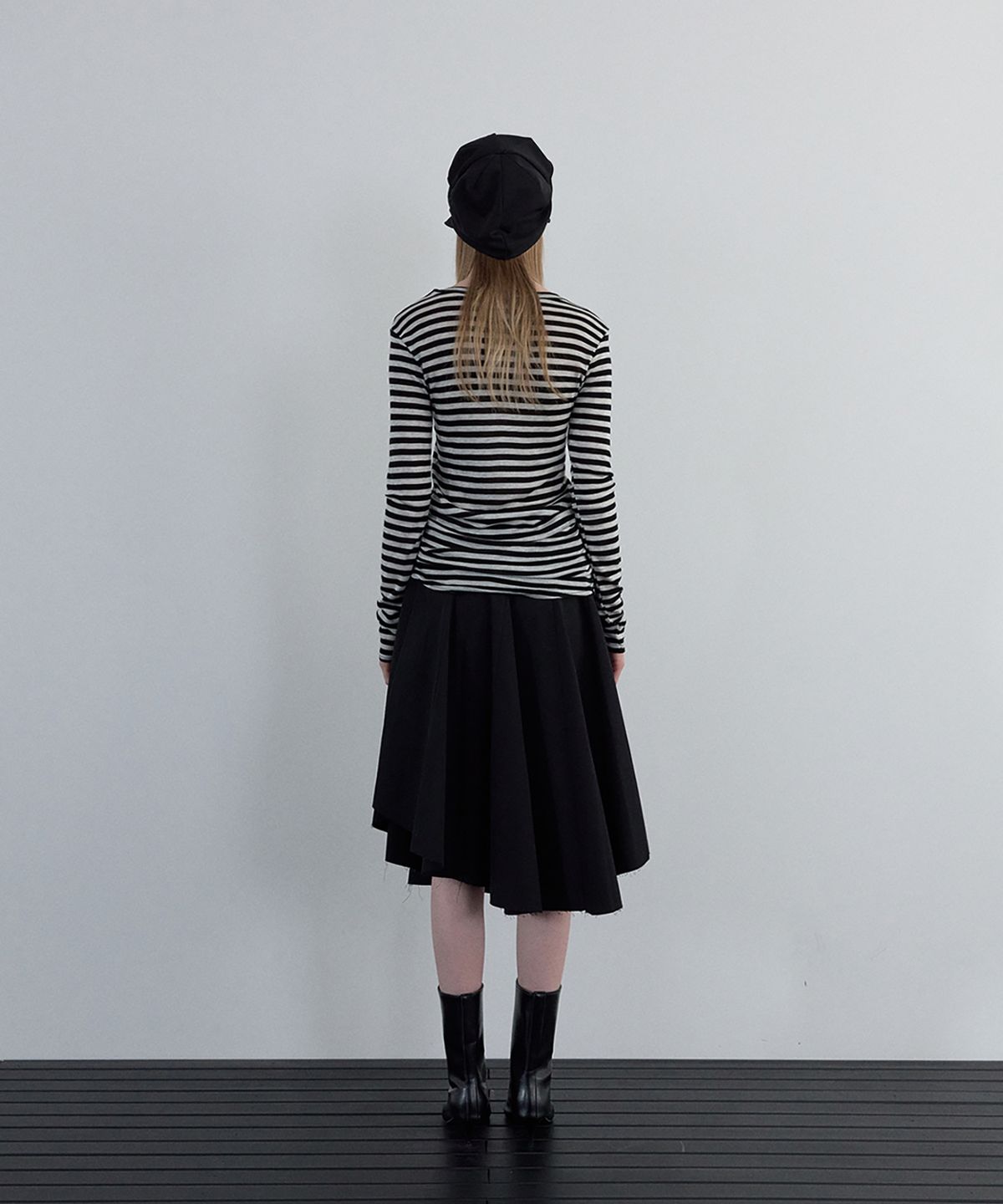 우네씬(UUNE SCENE) Asymmetric Cutting Midi Skirt_Black