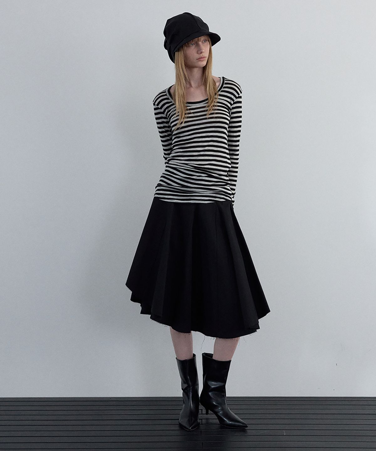 우네씬(UUNE SCENE) Asymmetric Cutting Midi Skirt_Black