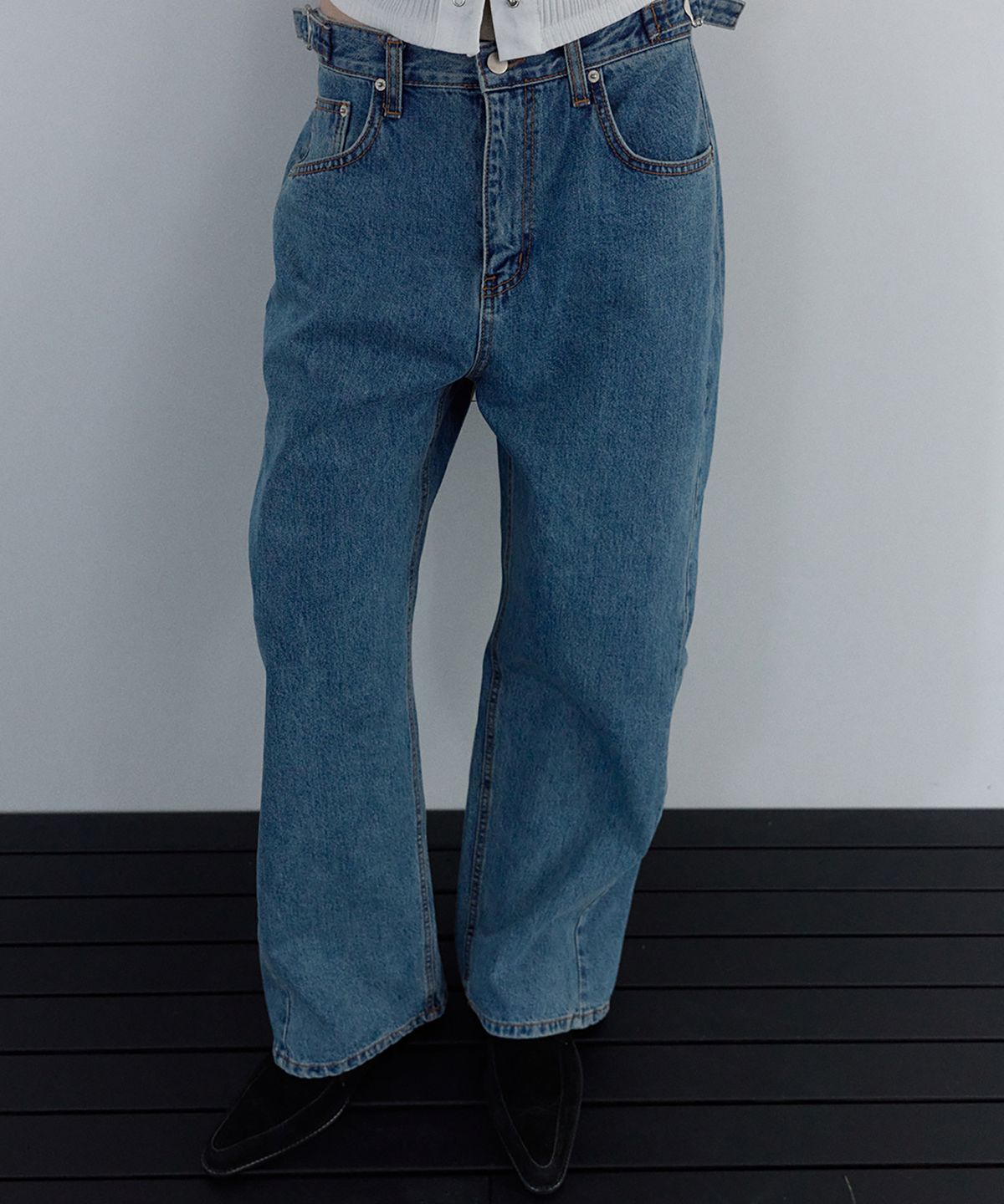 우네씬(UUNE SCENE) Side Strap Denim Pants