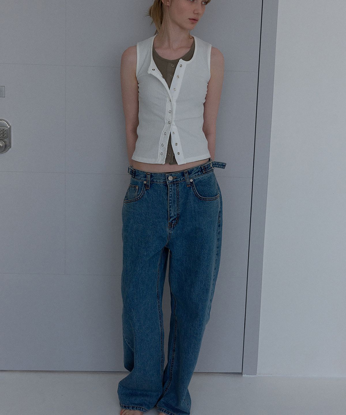 우네씬(UUNE SCENE) Side Strap Denim Pants