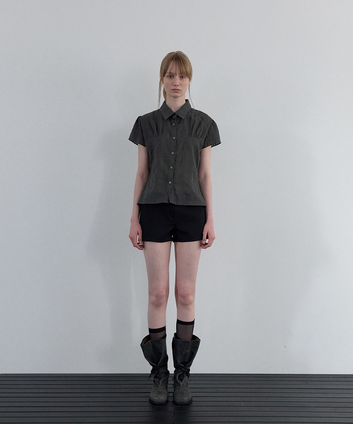 우네씬(UUNE SCENE) Sheer Cap Sleeve Shirt_Charcoal