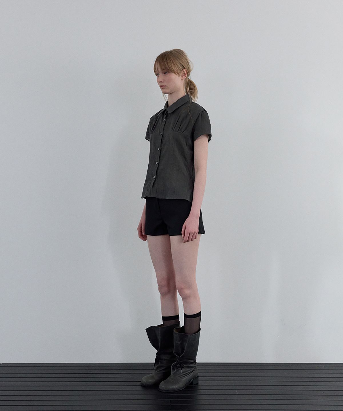 우네씬(UUNE SCENE) Sheer Cap Sleeve Shirt_Charcoal