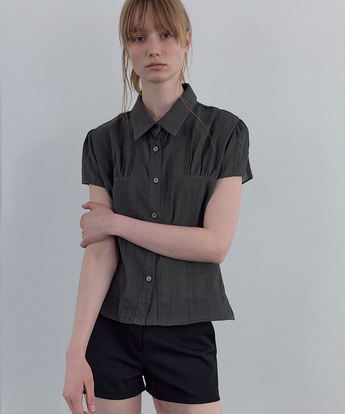 우네씬(UUNE SCENE) Sheer Cap Sleeve Shirt_Charcoal
