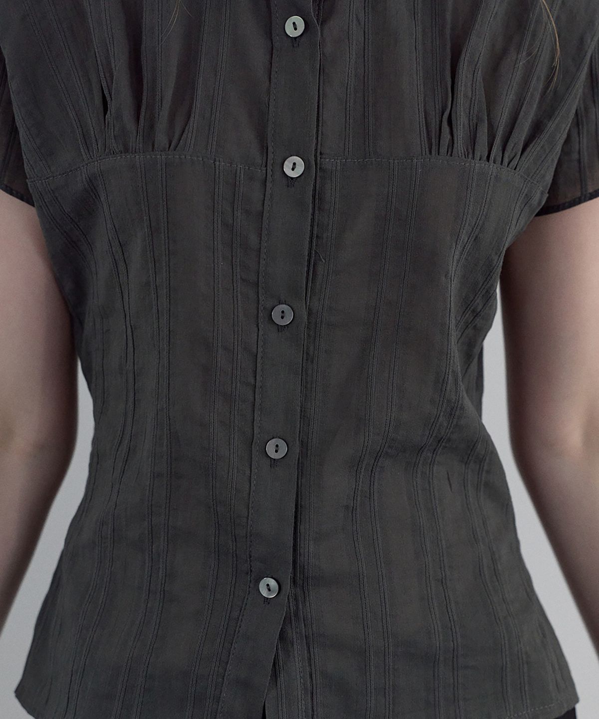 우네씬(UUNE SCENE) Sheer Cap Sleeve Shirt_Charcoal