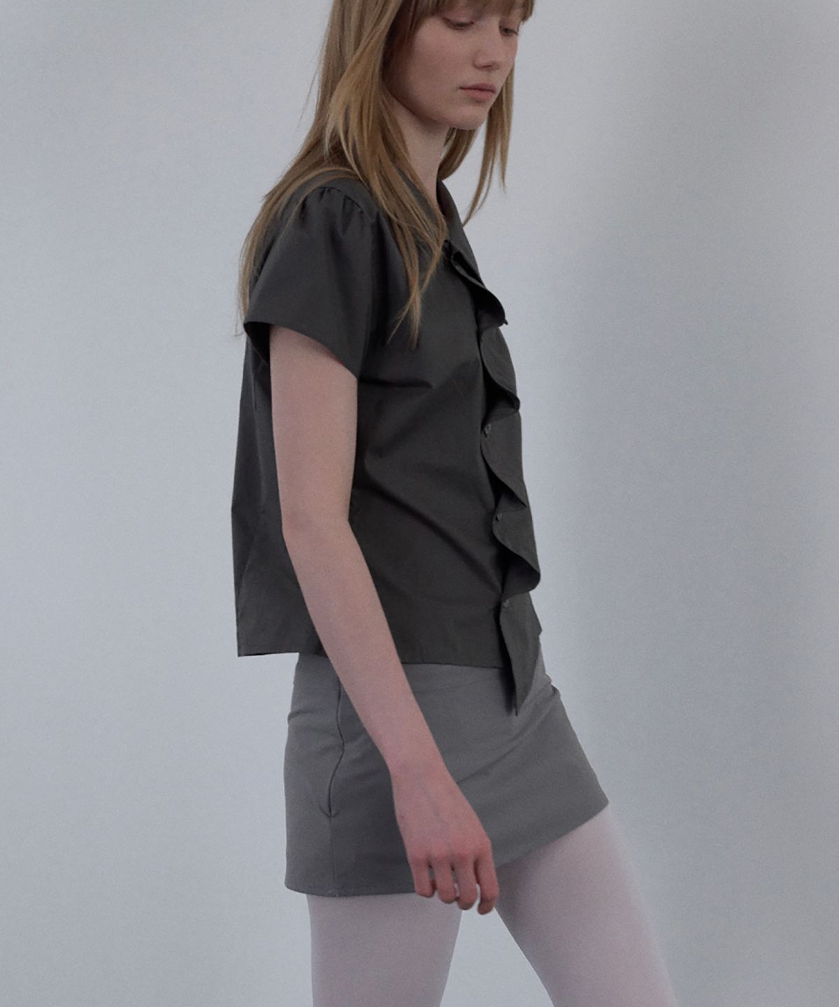 우네씬(UUNE SCENE) Asymmetrical Shirred Blouse_Charcoal
