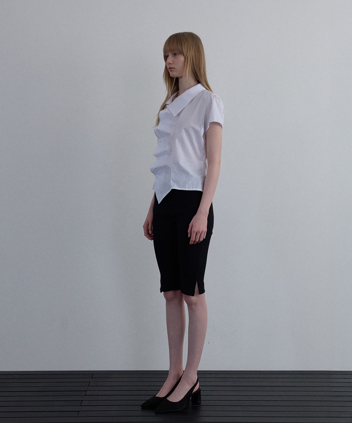 우네씬(UUNE SCENE) Asymmetrical Shirred Blouse_Ivory