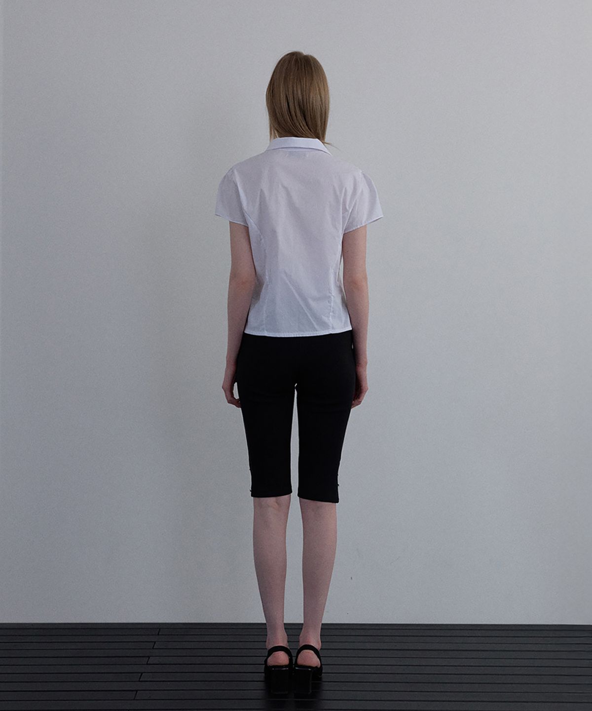 우네씬(UUNE SCENE) Asymmetrical Shirred Blouse_Ivory