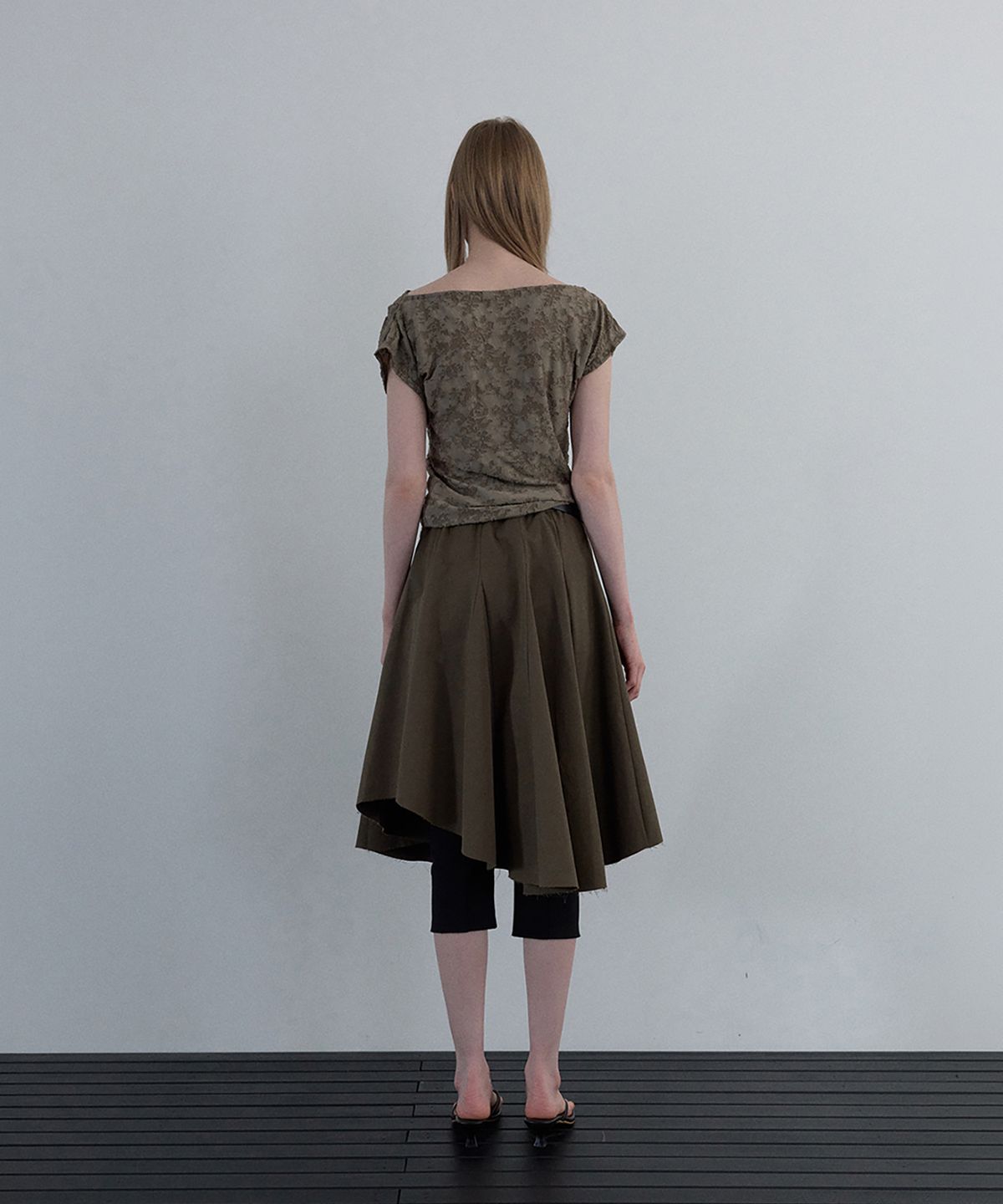 우네씬(UUNE SCENE) Jacquard Cowl-Neck Top_Khaki