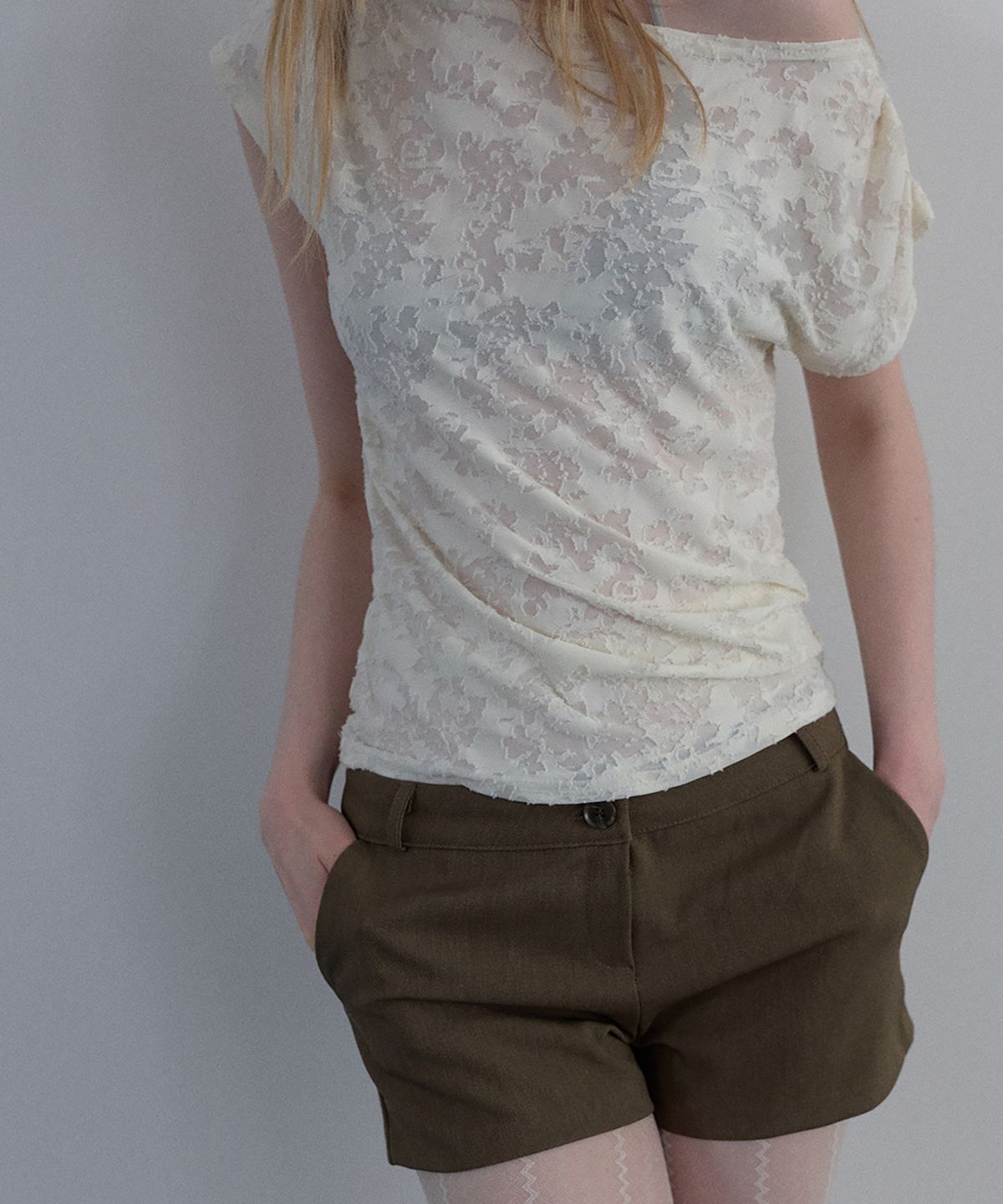우네씬(UUNE SCENE) Jacquard Cowl-Neck Top_Ivory
